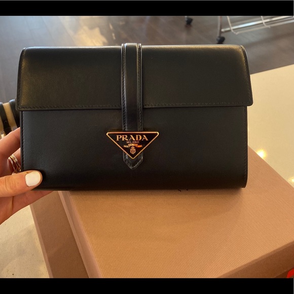 Black with Gold Trim Clutch.  Great size - Picture 1 of 7